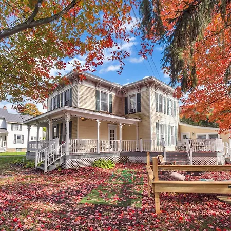 The Kelly House - 4 Bedroom Historic Lodge - Downtown